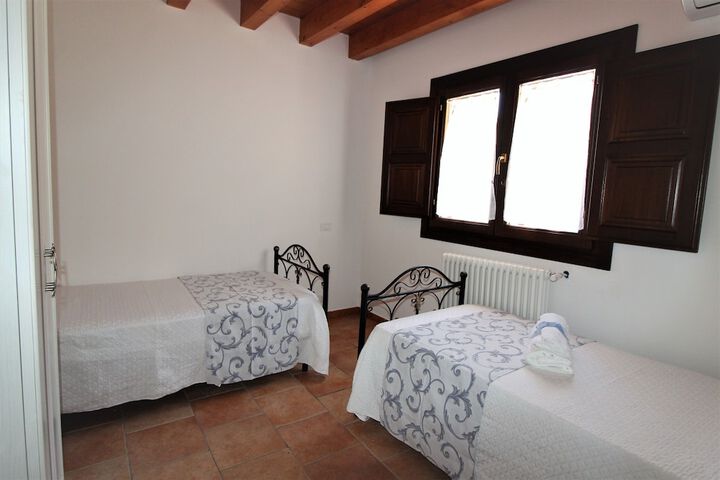 Room 3 of 43