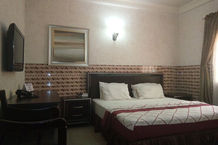 Room 15 of 24