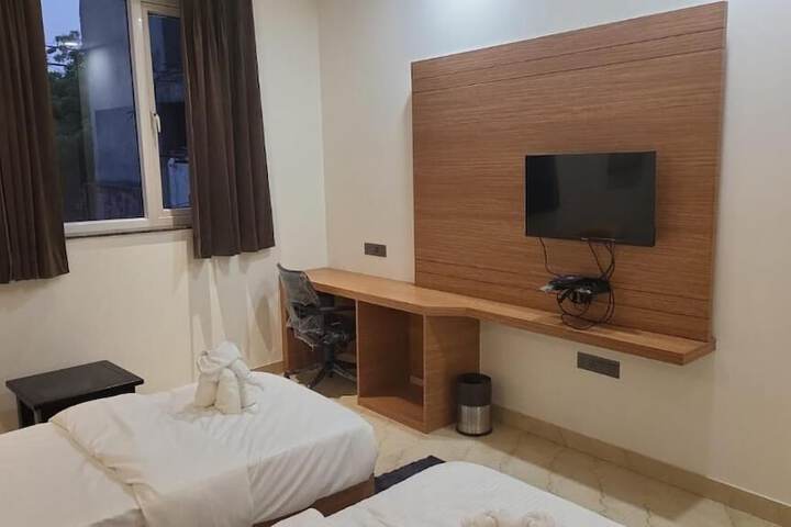 Room 4 of 7