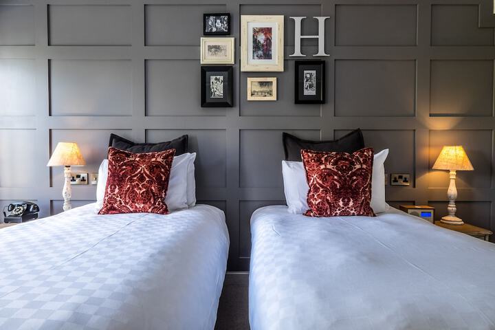 Room 14 of 38