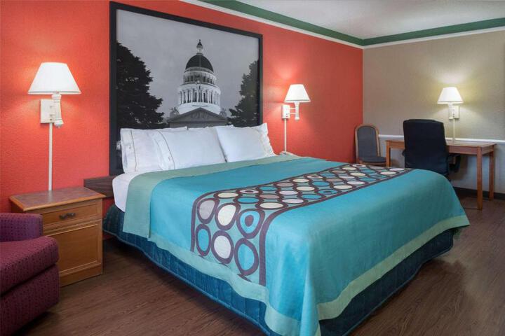 Hotel Suite Photo