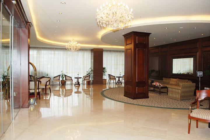 Hotel 2 of 259