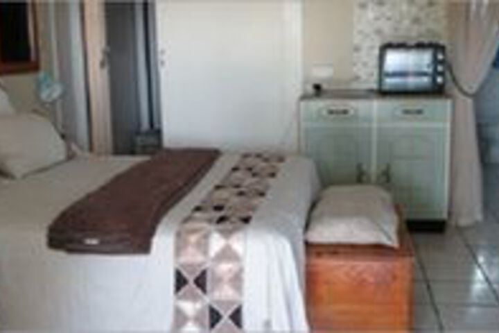 Room 4 of 8