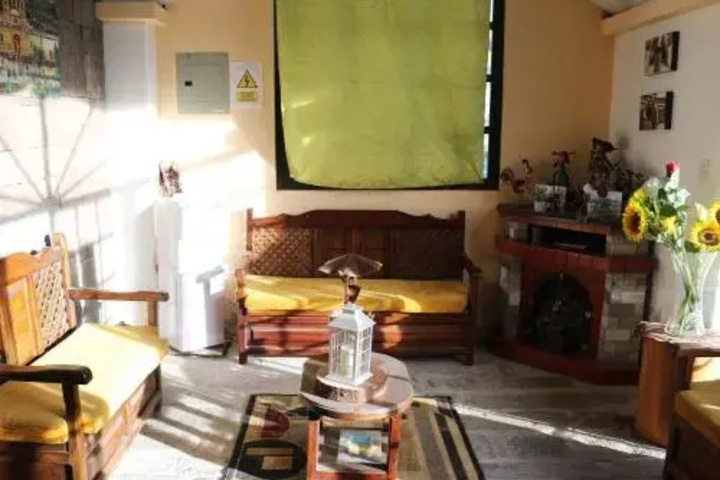 Room 6 of 9