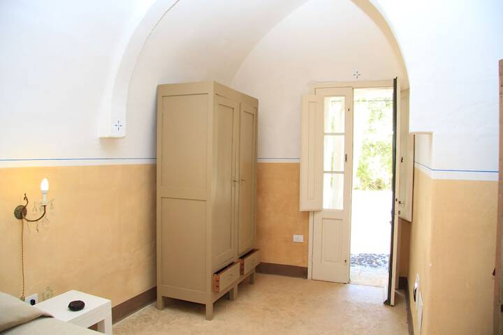 Room 25 of 81