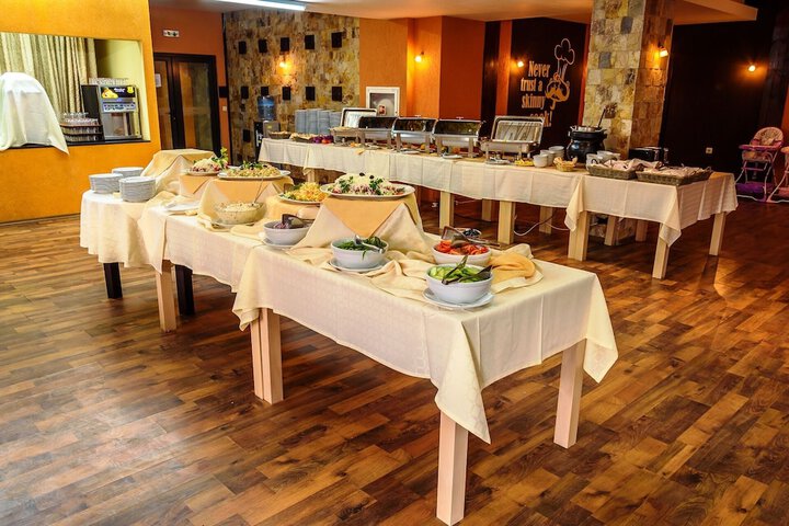 Dining 70 of 98