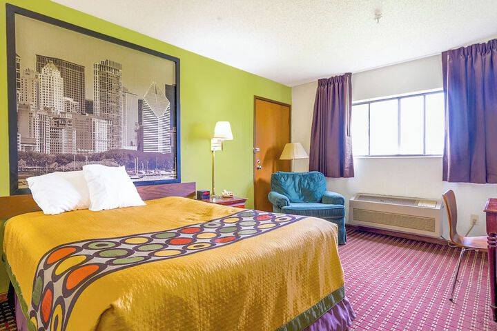 1 Queen Bed (7 of 33)
