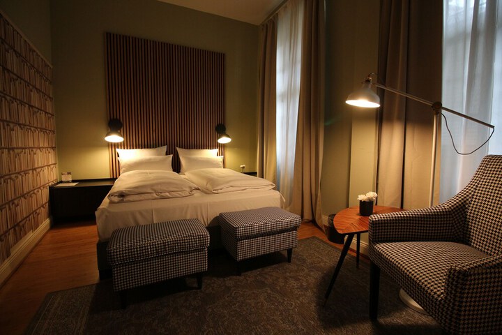 Room 49 of 179