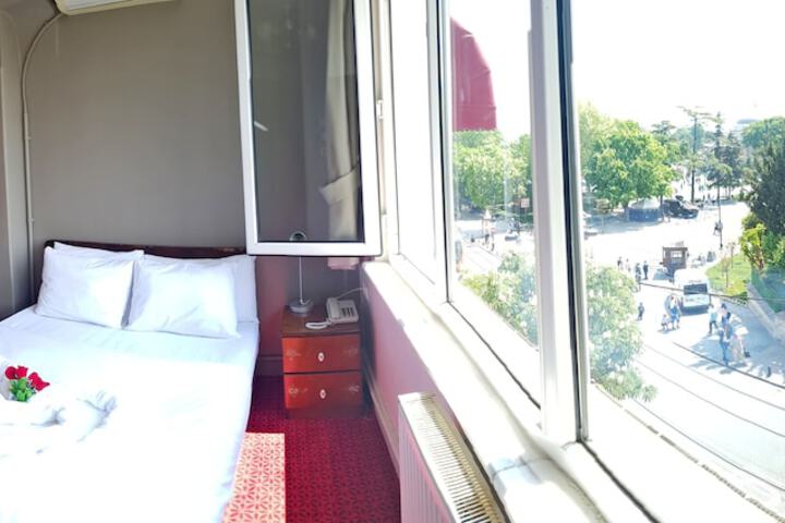 Room 17 of 76