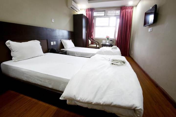 Room 12 of 28