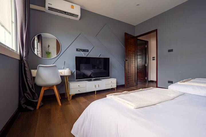 Room 26 of 86