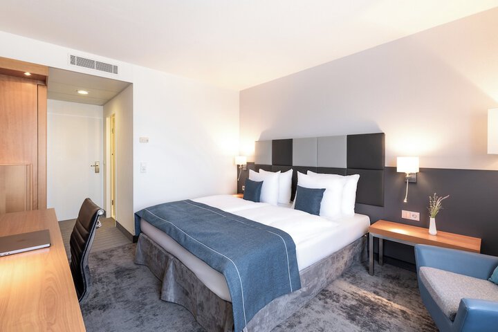 Room 35 of 107