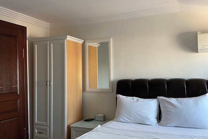 Room 30 of 85