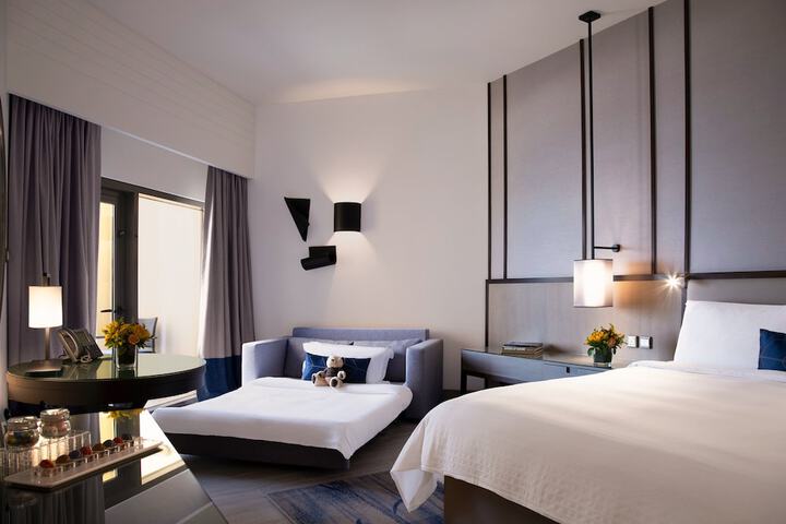 Room 11 of 211