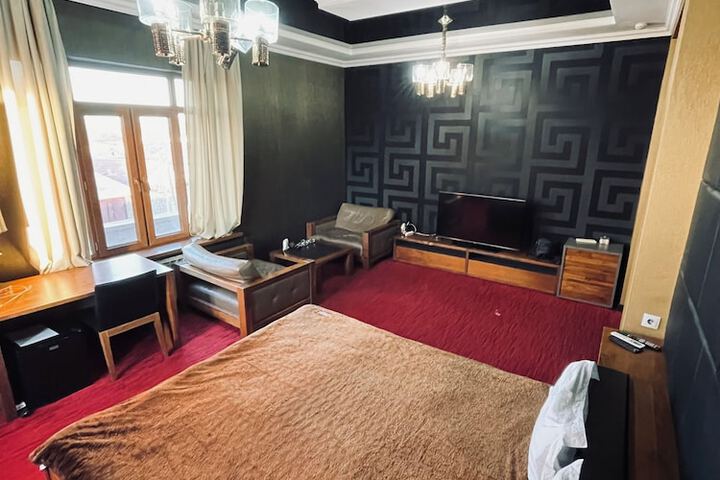 Room 10 of 23
