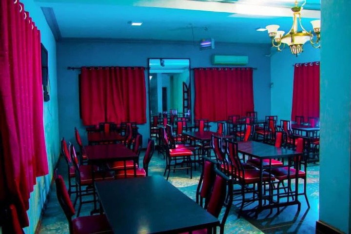 Dining 30 of 63