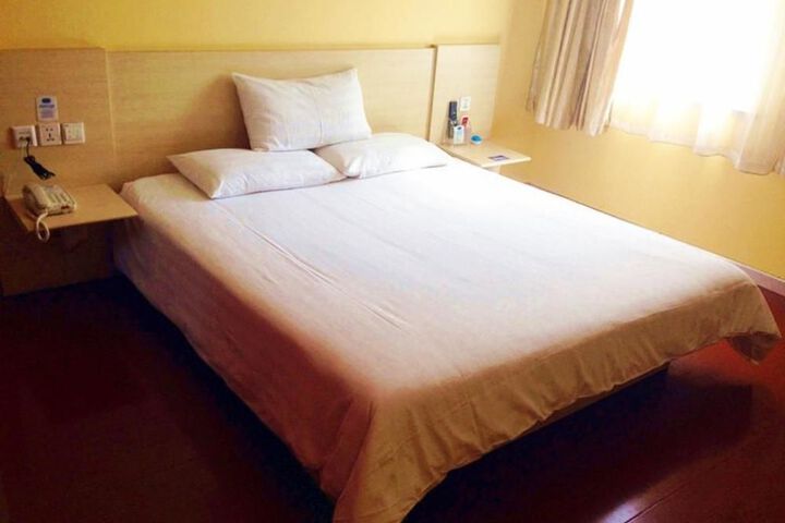Room 6 of 11
