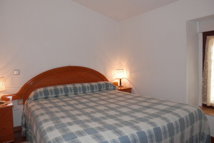 Room 4 of 9
