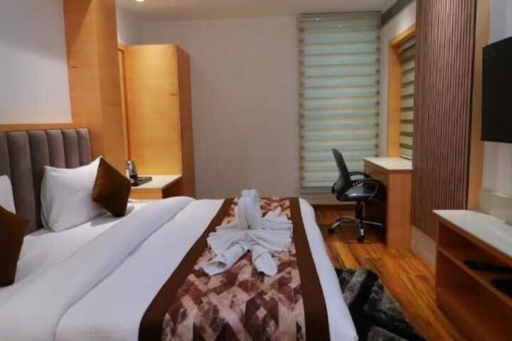 Country Green Hotel