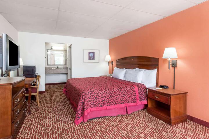 1 King Bed (9 of 19)
