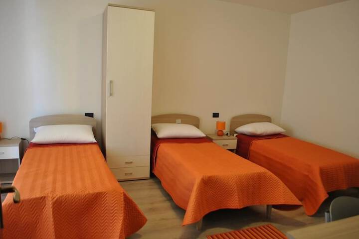 Room 6 of 37