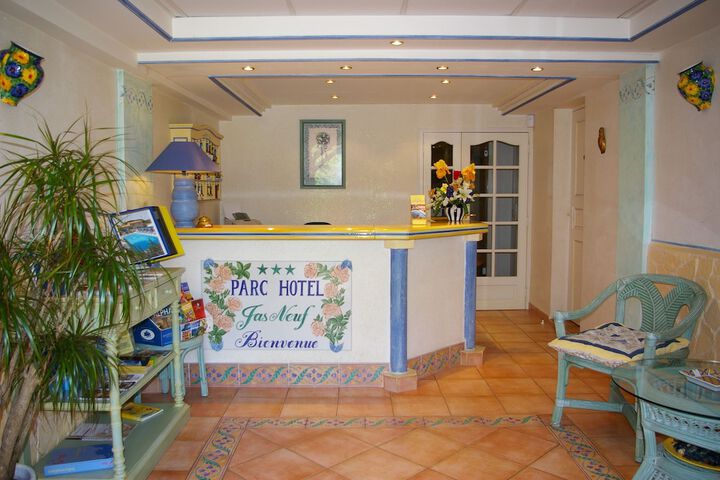 Check-in/check-out kiosk