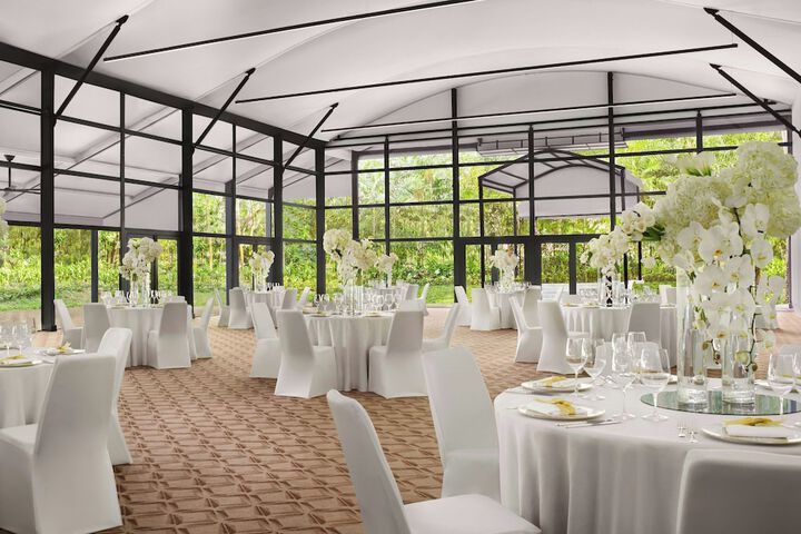 Ballroom/Hall 127 of 146