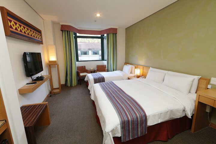 Room 13 of 37