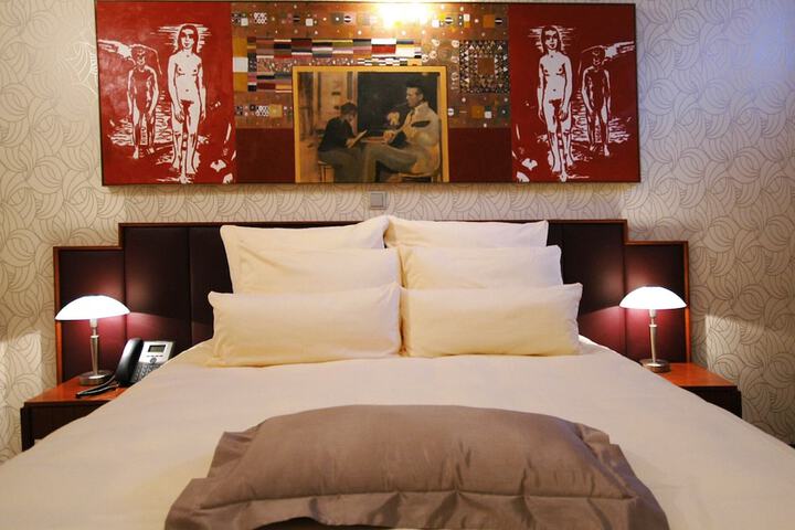 Room 8 of 66