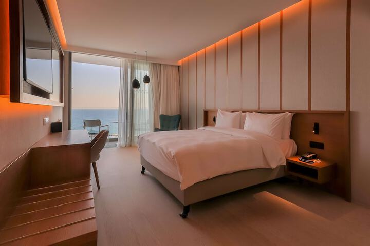 Room 9 of 92