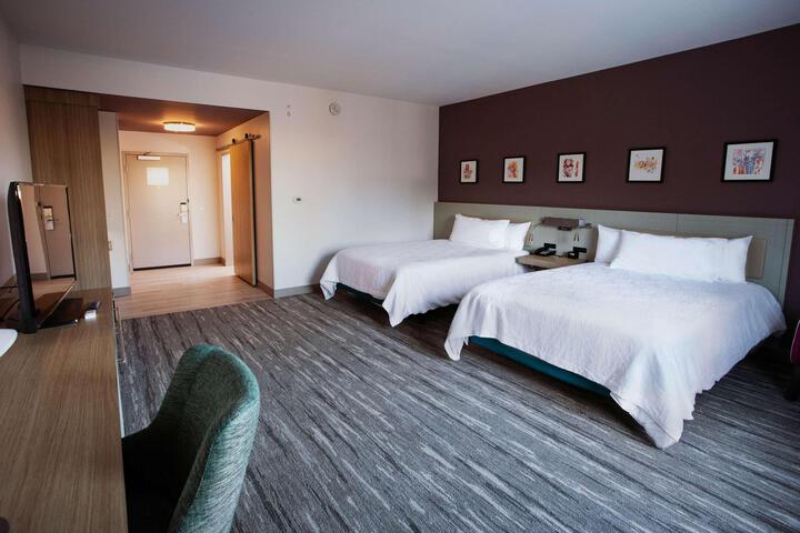 2 Queen Beds (1 of 9)