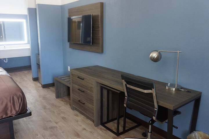 Room 11 of 28