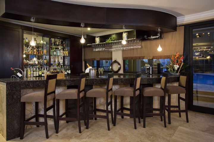 Lounge 113 of 125