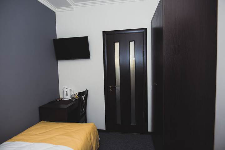 Room 16 of 44