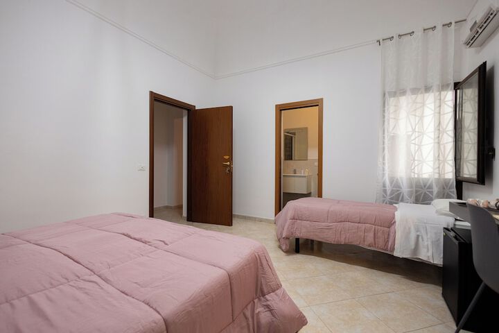 Room 49 of 99
