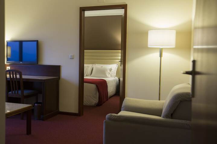 Room 28 of 65