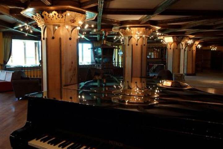 Guest Lobby