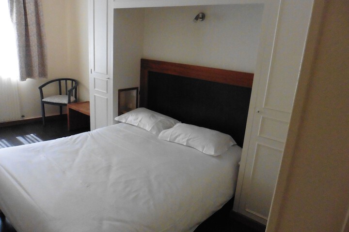 Room 6 of 37