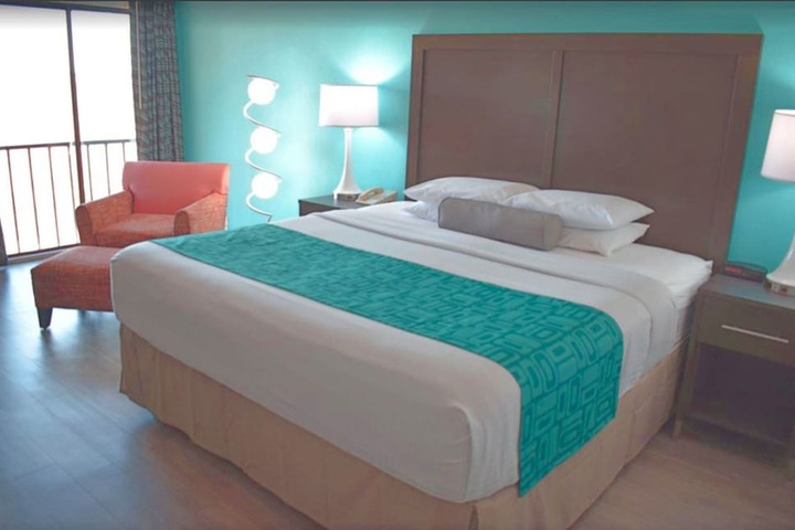 1 King Bed (2 of 7)