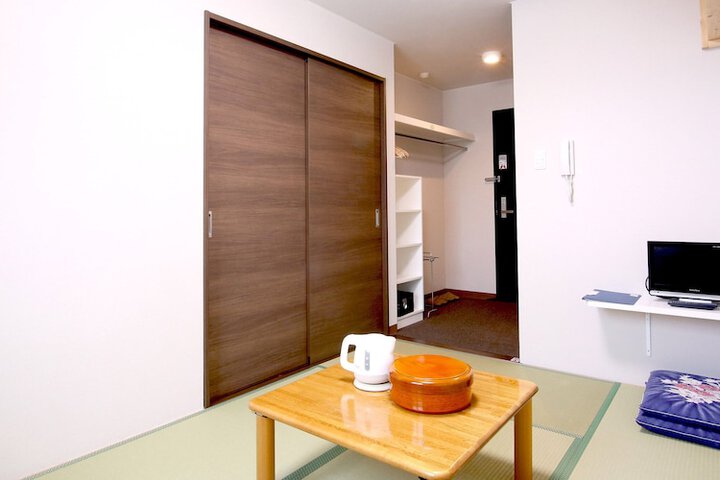 Room 10 of 34