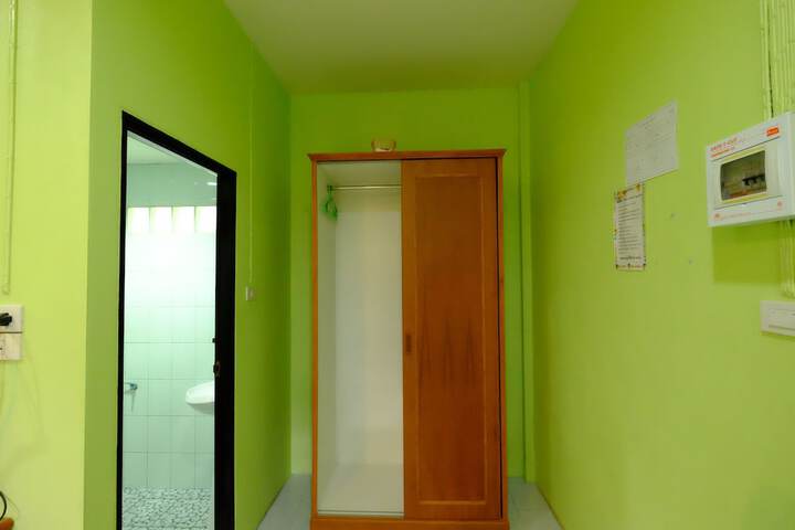 Room 9 of 12