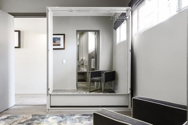 Room 4 of 83