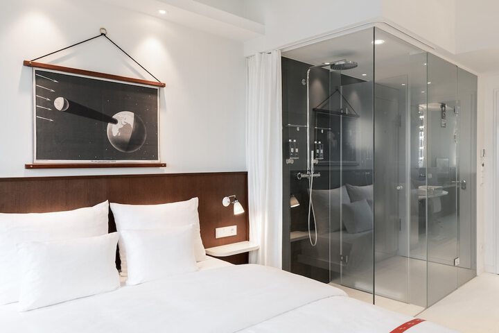 Room 3 of 75