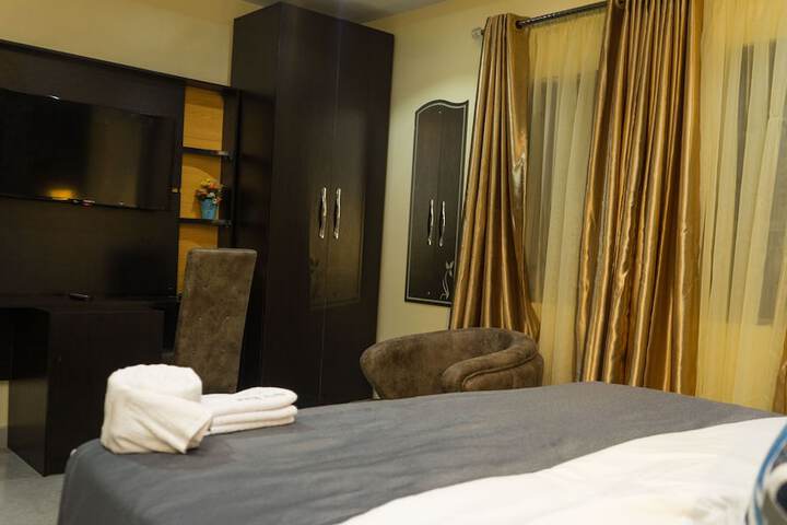 Room 16 of 26