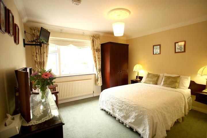 Room 4 of 7
