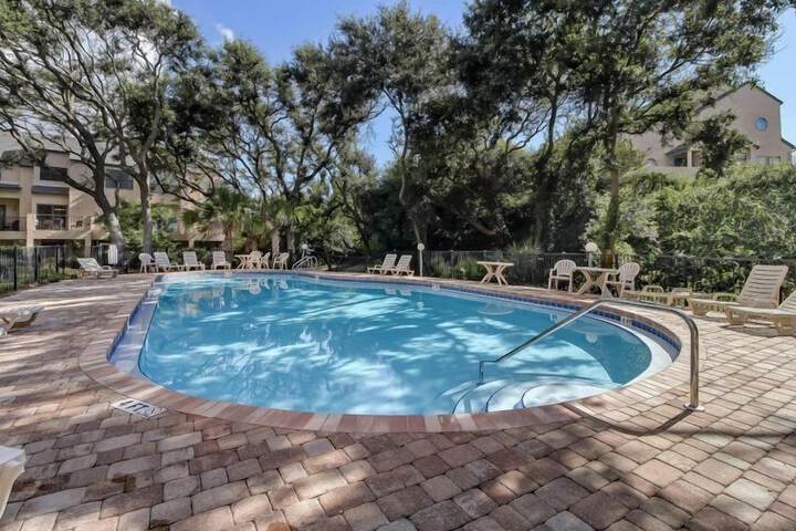 Pool 31 of 44