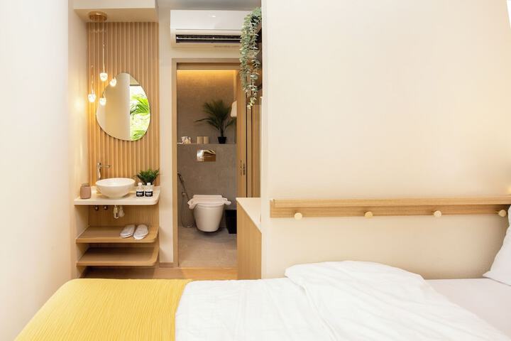 Room 6 of 42