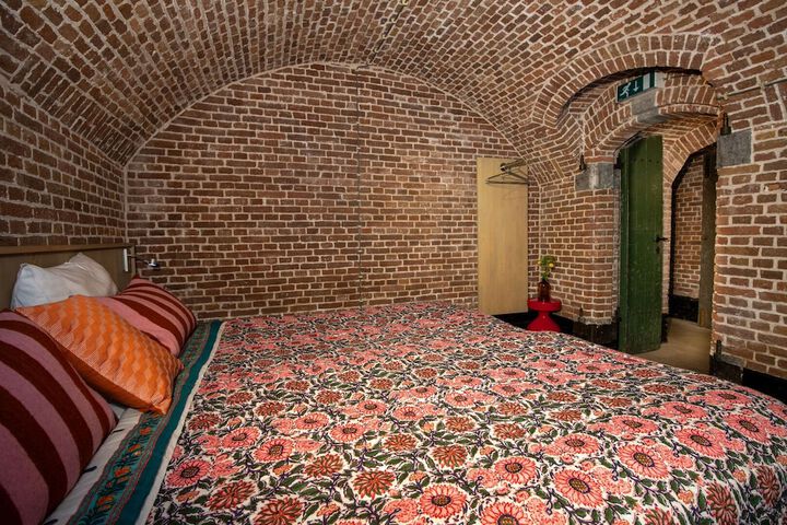 Room 11 of 120