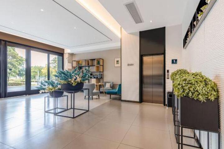Homeinn Selected hotel(Wanrun building Jinzhai County Government)
