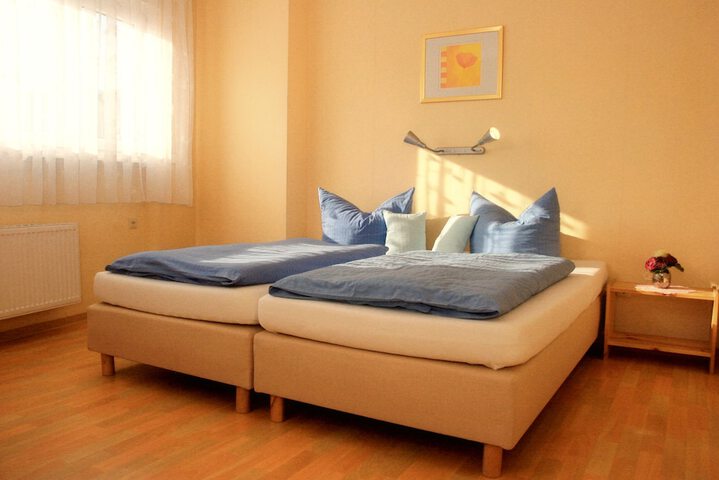 Room 6 of 32